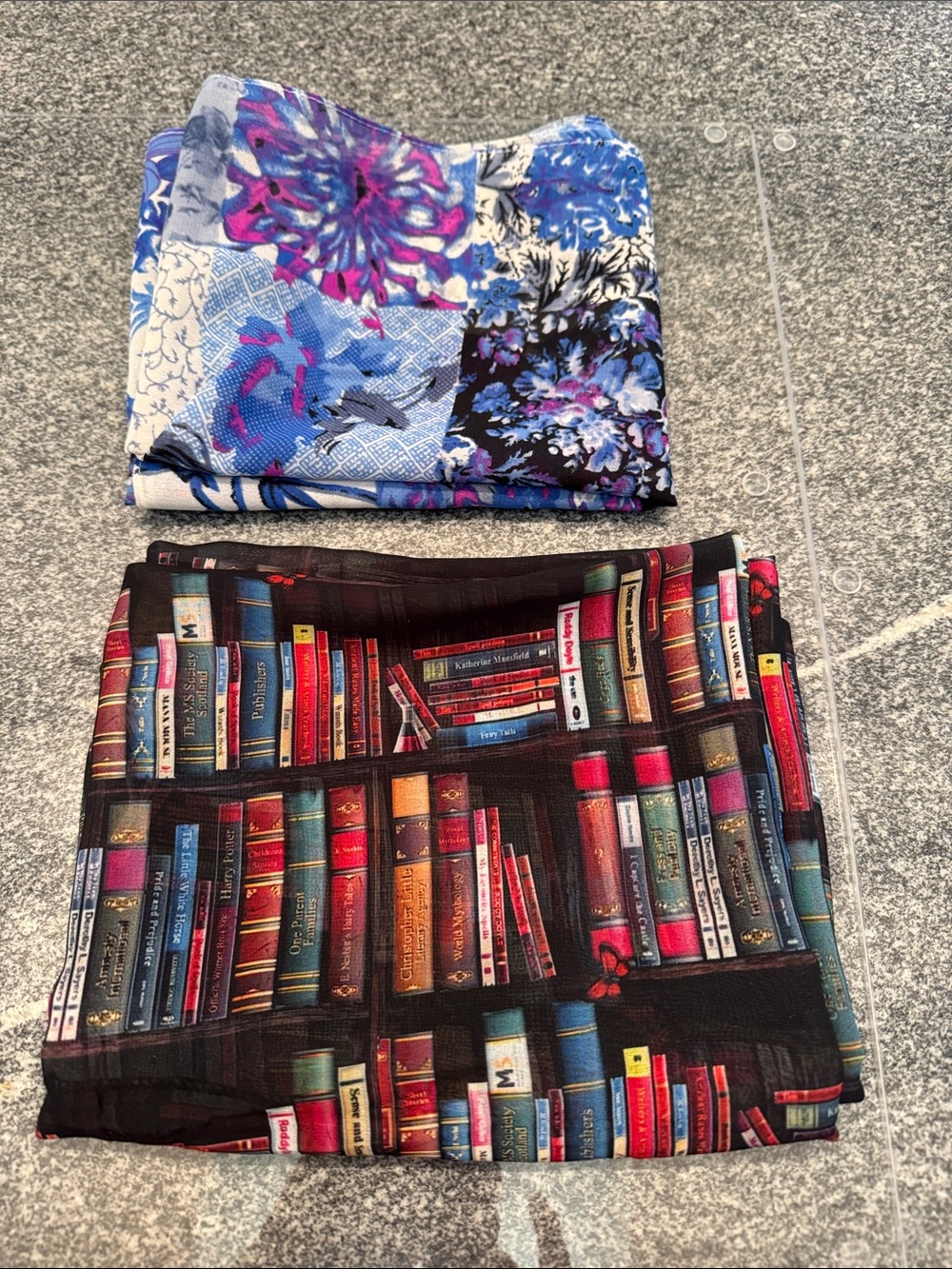 2 new without tags scarfs